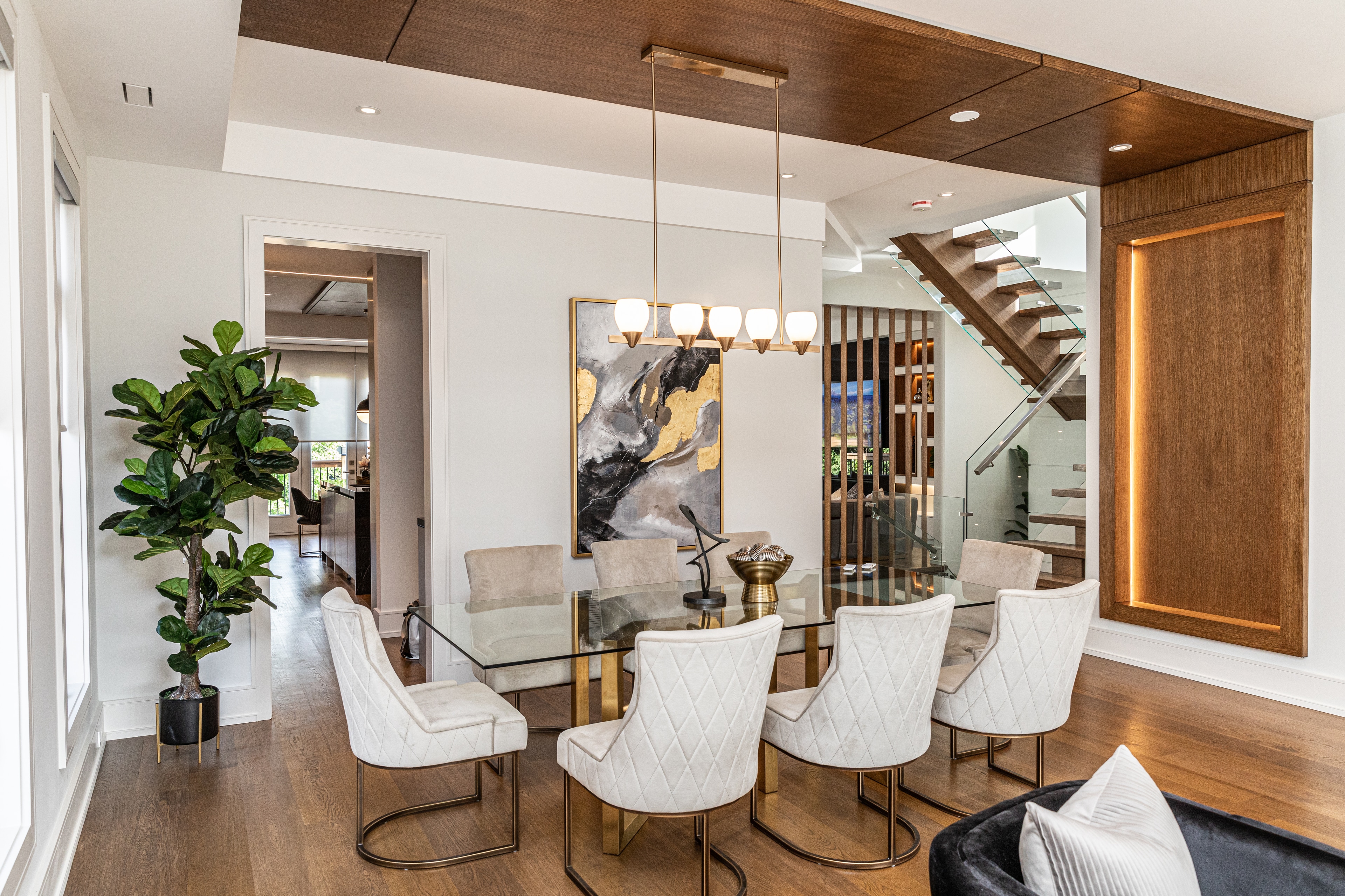 Terrace, dining area with walnut ceiling details